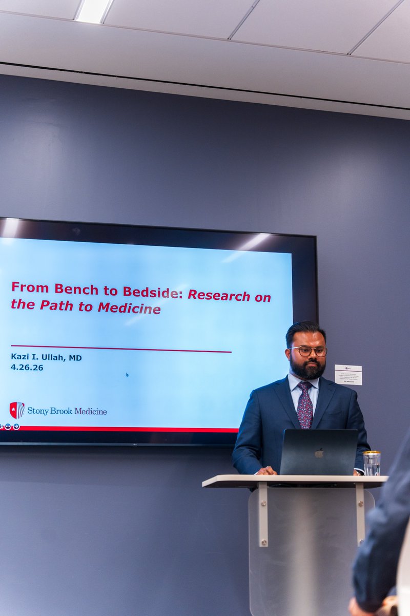 StonyBrookGI's tweet photo. Lock in and pay it ⏩ So proud of @kullah @StonyBrookMed for inspiring undergrads at NYU College of Arts and Science with his excellent presentation "From Bench to Bedside: Research on the Path to Medicine"👏 https://t.co/WLjPPVTMNs