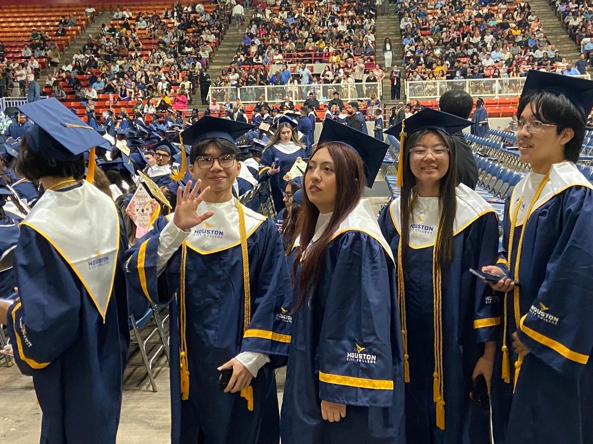 AliefECHS's tweet photo. This morning 88 of our students graduated with their associates degrees from Houston City College! These students have earned a college degree before they've graduated high school! We couldn't be more #aliefproud! #ChooseExcellence #EveryKnightEveryDay https://t.co/DkHCVtNbmZ