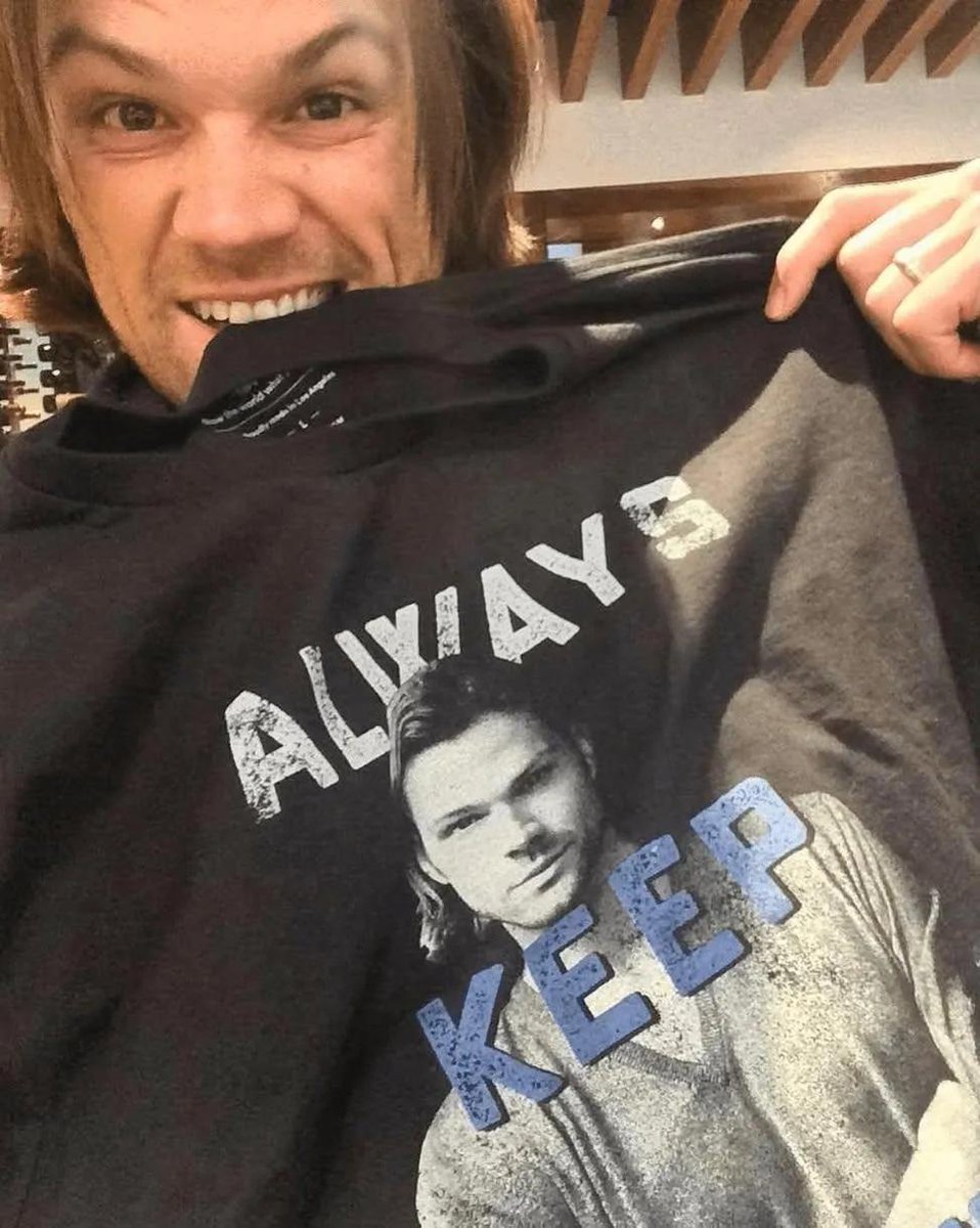 Otter_Walker's tweet photo. Day 4 - Always keep fighting
It's hope, it's strength, it's a reminder to keep fighting 🤗❤️🔥❤️🔥❤️🔥
It's the knowledge that Jared's honestly cares about us 🥹💖
#WeLoveYouJaredPadalecki #JaredPadalecki #SPNFamily #AlwaysKeepFighting
#AKF https://t.co/a9e203spMg