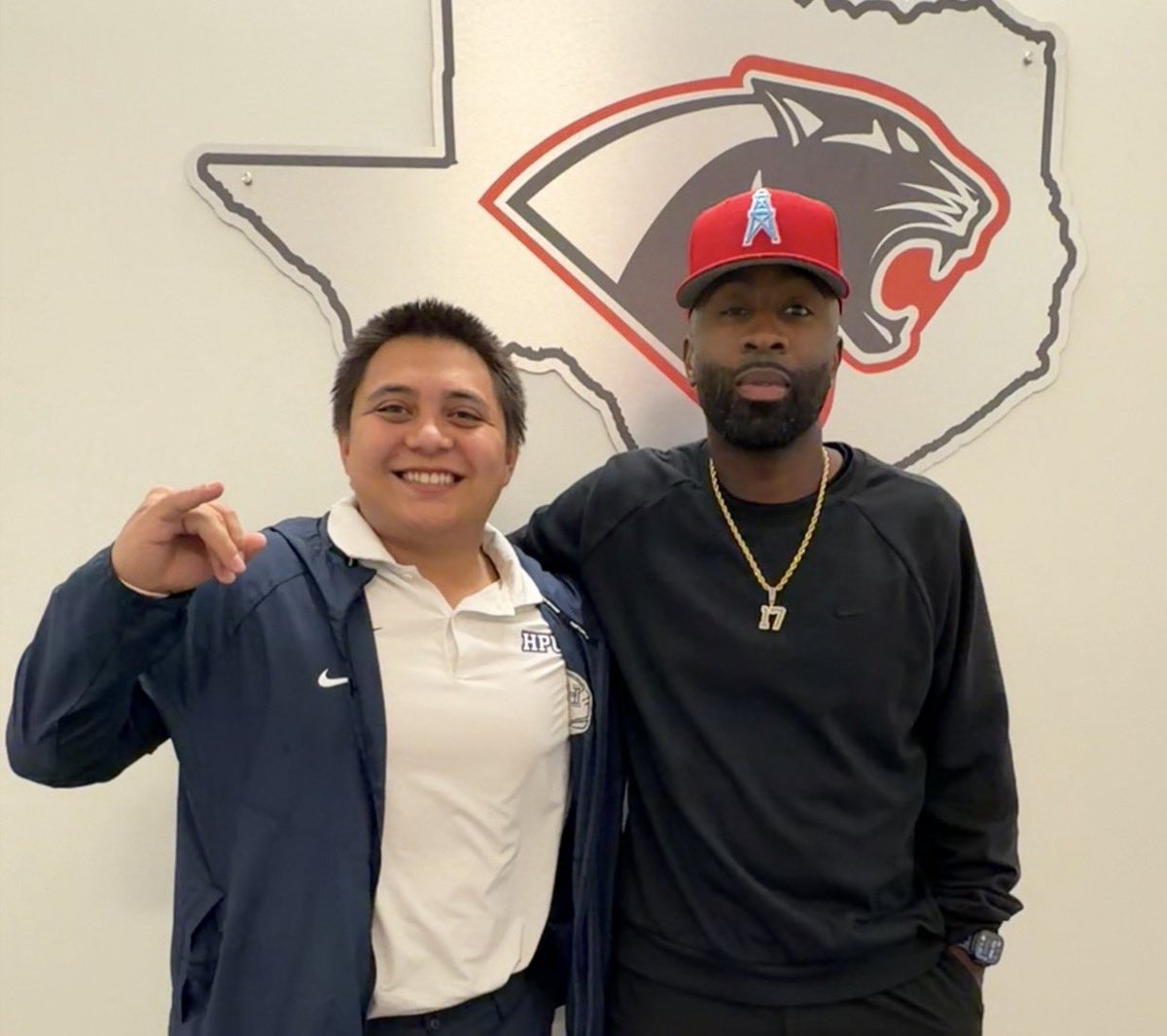 Shaun_Rut's tweet photo. @CoachKnapczyk Thank you for coming by and talking ball with us today. Be safe on the road. Doors are always open for you https://t.co/Ikbdy2vAAs
