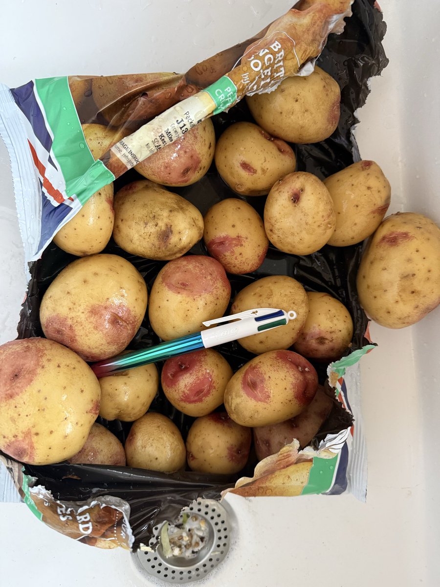 divadjacobs's tweet photo. @sainsburys Great ploy making roast potatoes packaging so you can’t see what’s inside. Once peeled there will be no potato left as they are so small. A poor show from Sainsbury’s 👎🏽 https://t.co/ONFXbPcFTU