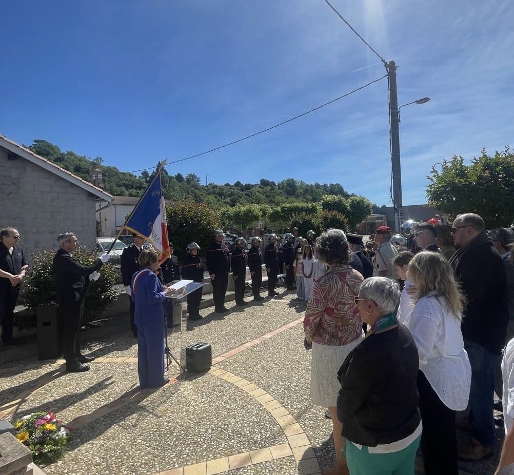 TorrensCedric's tweet photo. 🔵 En ce 8 Mai, nous avons honoré la mémoire de celles et ceux qui ont combattu avec courage pour défendre notre Nation, notre liberté et notre identité française.
Le devoir de mémoire est essentiel afin de transmettre à nos jeunes générations le respect de l’Histoire, du sacrifice et des valeurs qui fondent notre pays.

Je remercie sincèrement Madame le Maire de la commune de Corbarieu pour son invitation ainsi que pour son accueil chaleureux à l’occasion de cette cérémonie de commémoration.

Face aux défis de notre époque, restons fiers de notre histoire, attachés à nos racines et unis autour des valeurs de la France.