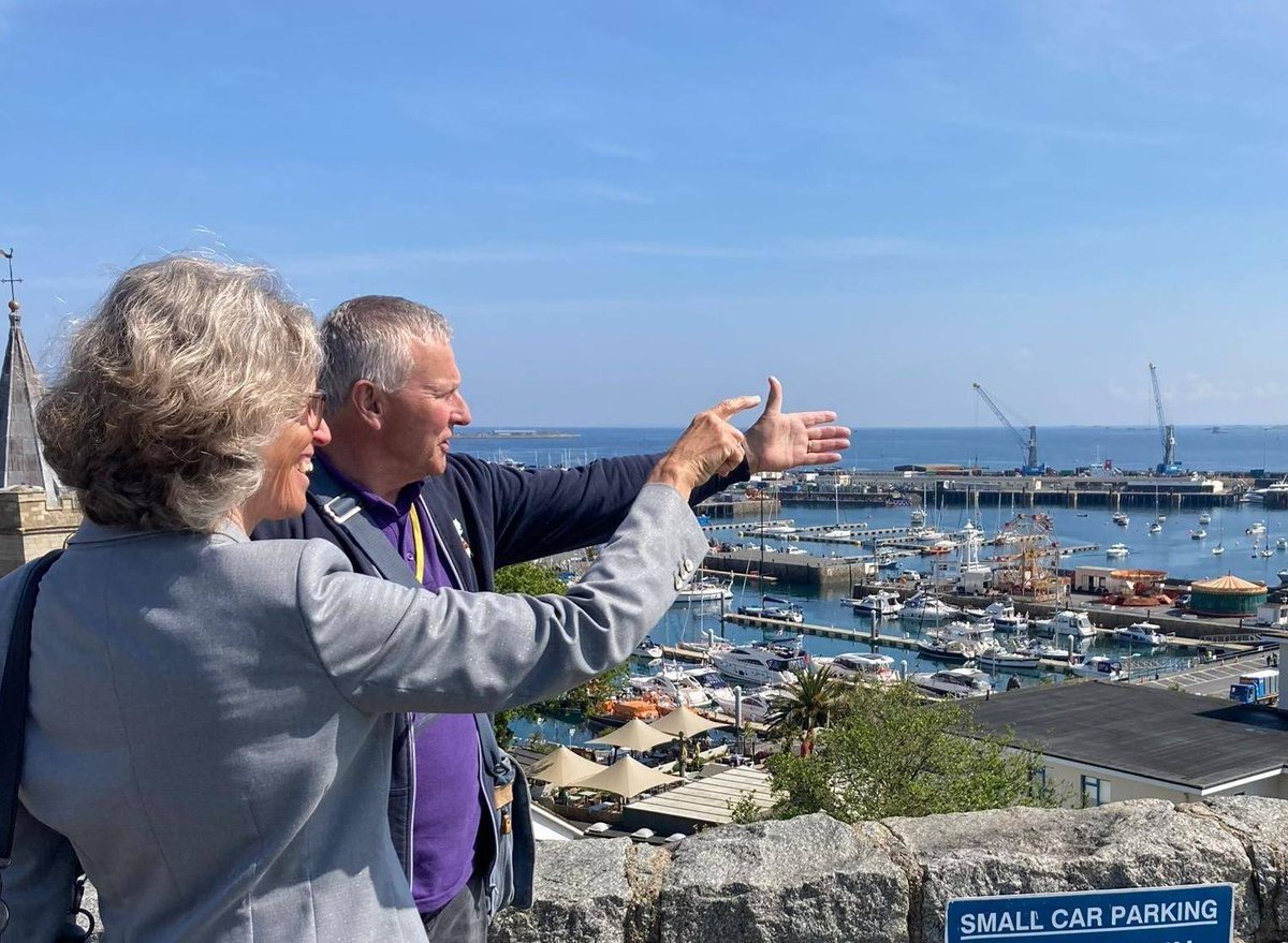 GermanAmbUK's tweet photo. In Guernsey, we discussed 🇩🇪🇬🇬 ties - past and present. One year after Biberach &amp; Guernsey signed the Framework of Friendship Arrangement, it's good to see lively exchange between young musicians.

At the German military cemetery I laid a wreath in memory of those buried there. https://t.co/gTOylavrOJ