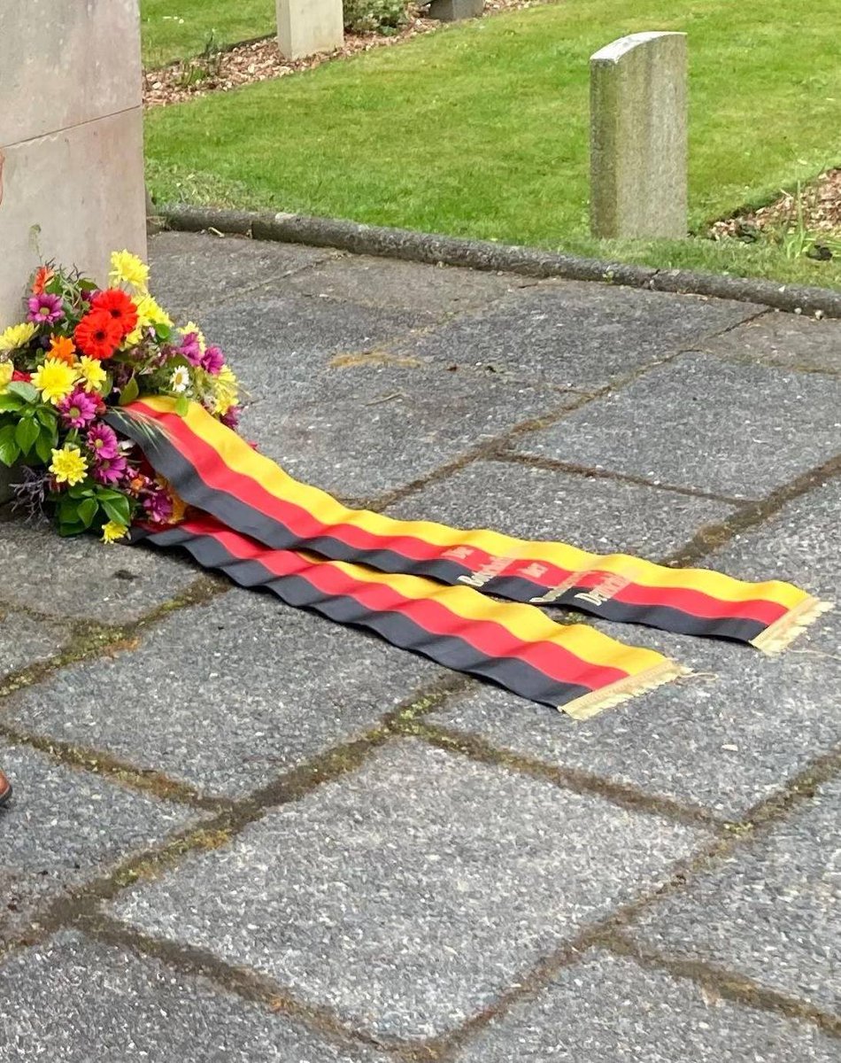 GermanAmbUK's tweet photo. In Guernsey, we discussed 🇩🇪🇬🇬 ties - past and present. One year after Biberach &amp; Guernsey signed the Framework of Friendship Arrangement, it's good to see lively exchange between young musicians.

At the German military cemetery I laid a wreath in memory of those buried there. https://t.co/gTOylavrOJ