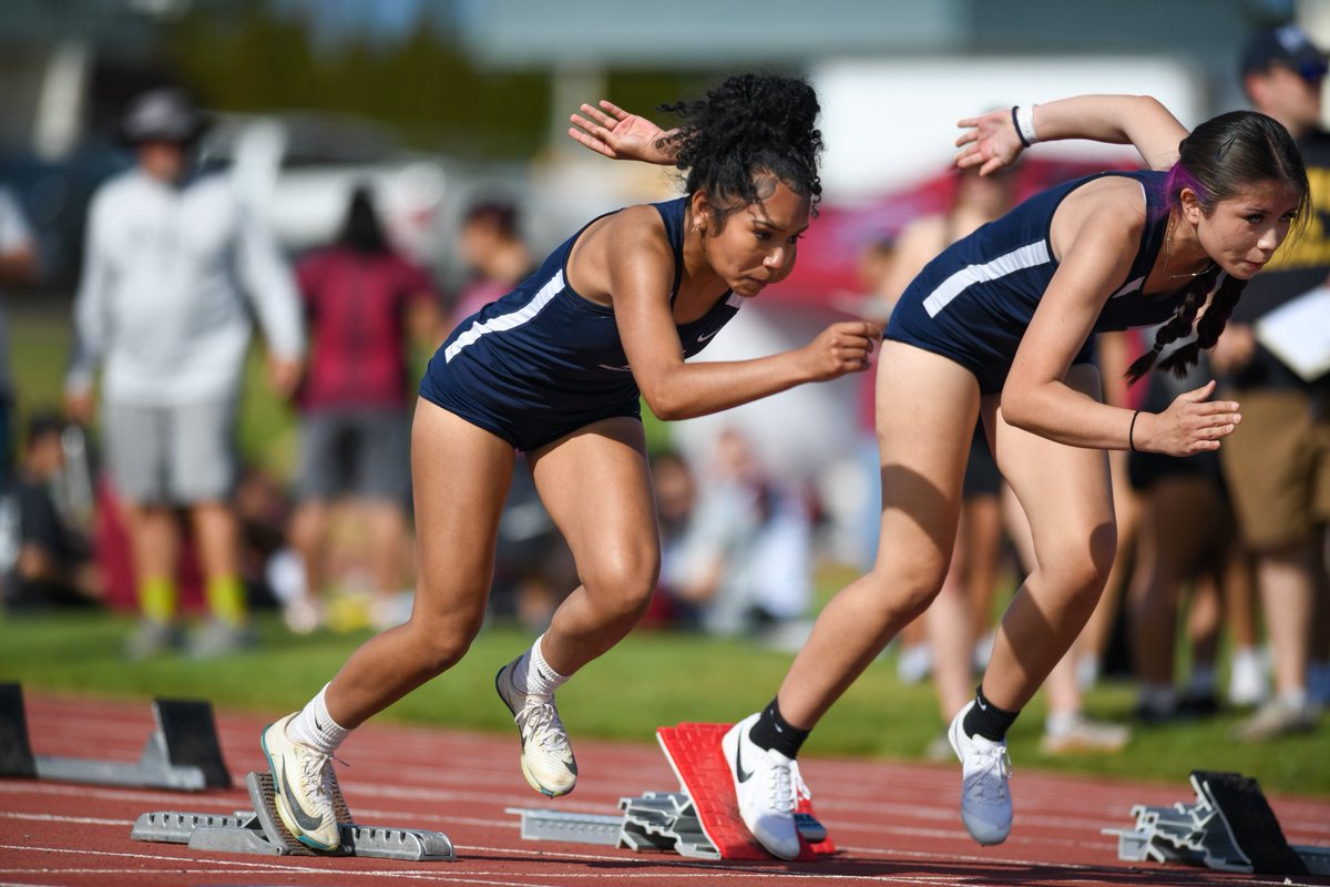 ValleySportsPix's tweet photo. Senior Day! Bulldogs Track and Field #SeniorDay #WEareEHS #ThisIsTheCWAC #CWACTrackField2025 https://t.co/FAFEOkcOoL