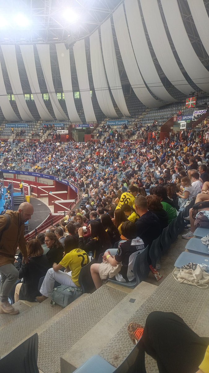 cortacabeza2_0's tweet photo. Zorionak @BalonmaBeraBera da gusto ver así el campo, cuanto tienen que aprender otros clubs del territorio.
📸 @Javivicioso https://t.co/Ep1DFj7349
