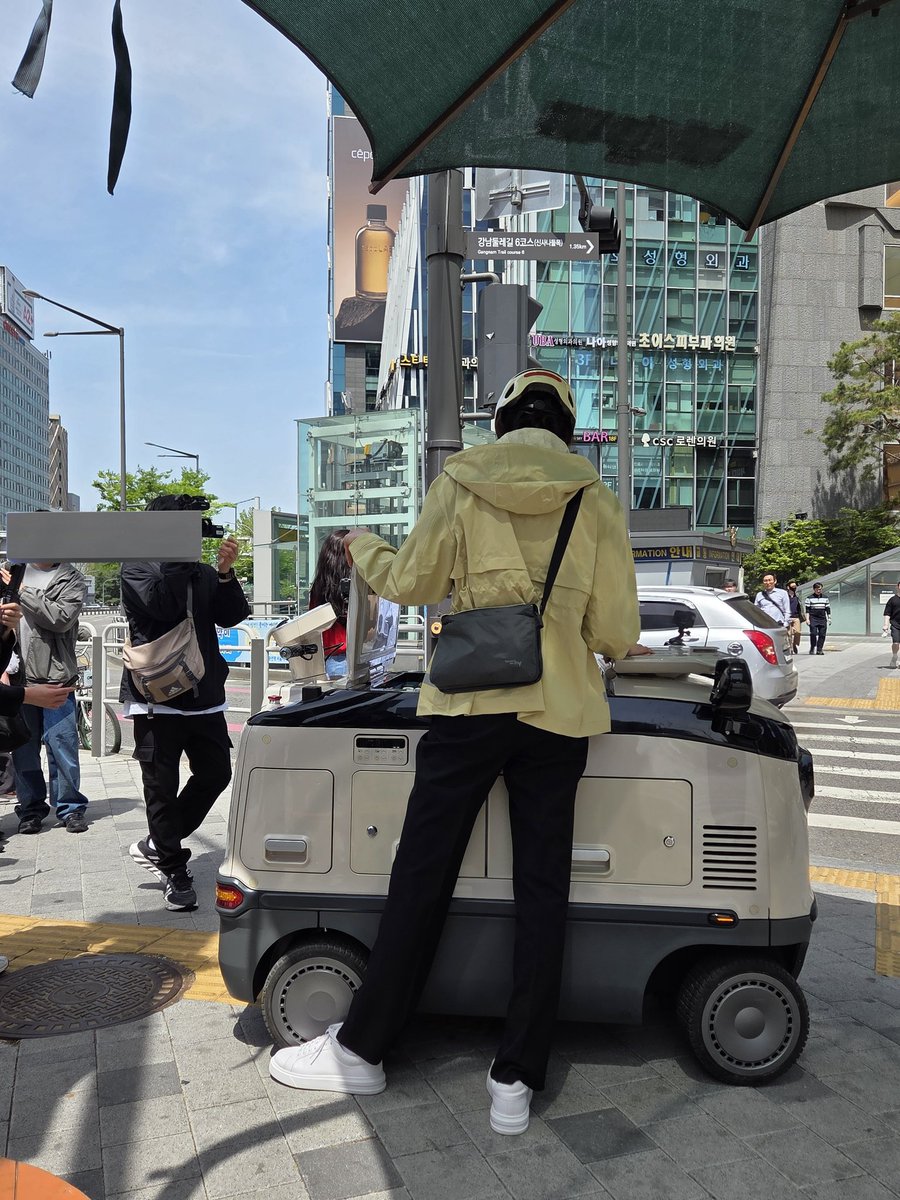 forbidddd2's tweet photo. 살면서 다리 이렇개 길고 피부 겁내 좋은 사람 처음 봄 https://t.co/SppjCOyCqy
