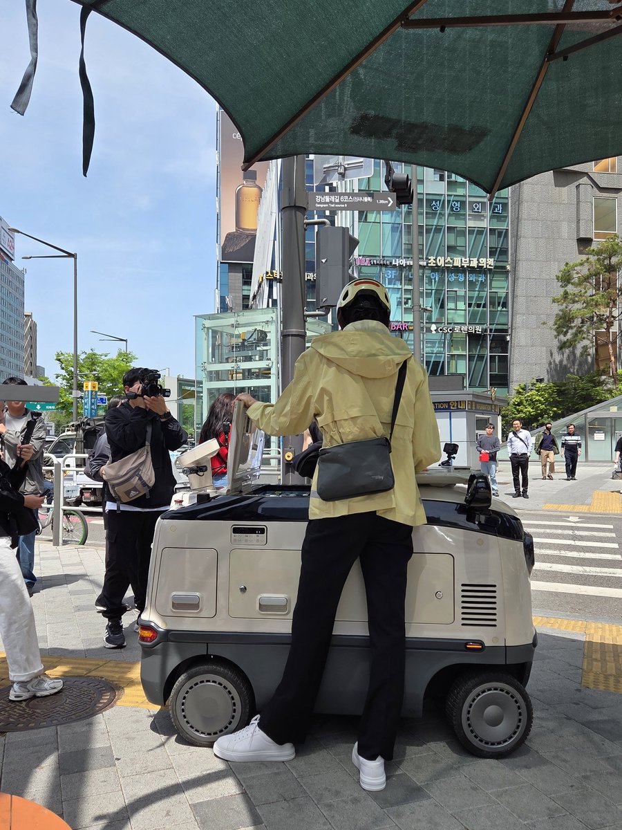 forbidddd2's tweet photo. 살면서 다리 이렇개 길고 피부 겁내 좋은 사람 처음 봄 https://t.co/SppjCOyCqy