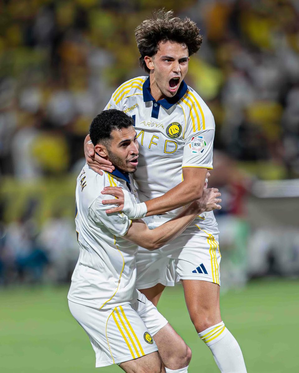 تيفو الهلال لأفضل لاعب فالموسم جواو فيليكس 💛
