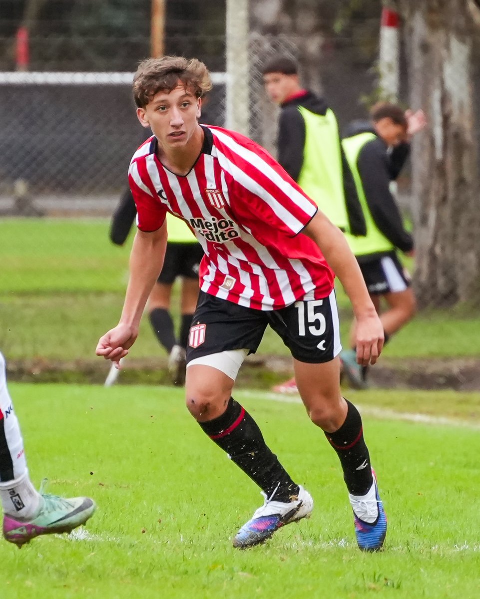 EdelpFutbol's tweet photo. ⚽ En el partido de ayer, los defensores Benjamín Crivaro (2007) y Mateo Olivera (2008) debutaron oficialmente en Reserva. ¡Felicitaciones a ambos! ❤ https://t.co/KI0Iwlb22K