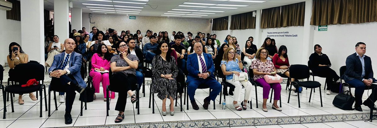 gaby_valles_s's tweet photo. Conferencia Magistral “La constitucionalización de la felicidad en México: una propuesta normativa” 🙌⚖️✔️. Un espacio académico propiciado por la #FaderyCipol #UJED, a través de la Academia de Derecho Constitucional 👩🏻‍🏫👨🏻‍🏫. https://t.co/0JVj8DsioZ