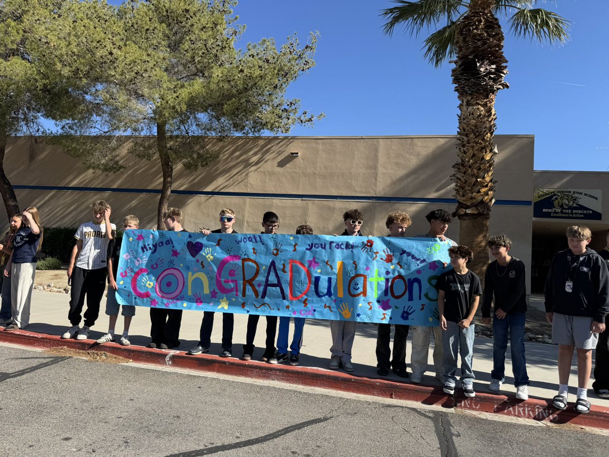 boulder_hs's tweet photo. Nothing better than seeing younger students line the halls and streets with high fives, cheers, and excitement for our seniors during the Grad Walk. Future Eagles celebrating current Eagles. 💙💛 #bchs41 #gradwalk #classof2026 https://t.co/azHIEXuRca