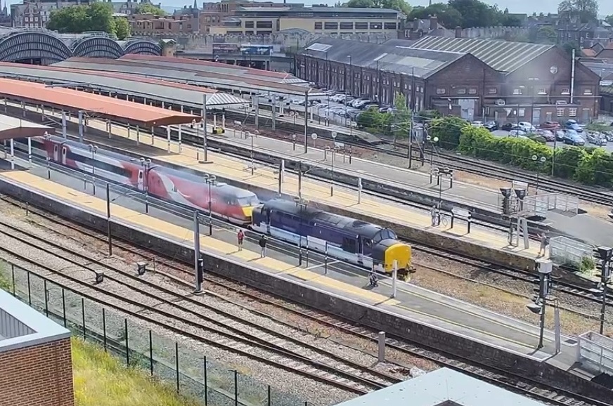 RailWebcams's tweet photo. NEW: More live railway &amp; station #webcams in the database today. New cams in Japan, UK, Czech Republic &amp; USA.

Additional or replaced links for webcams in Brazil, Japan, Germany, UK, USA &amp; more: https://t.co/3s0FrG7Zbs

#trains #railfans #livestream https://t.co/I0GSFScxY7