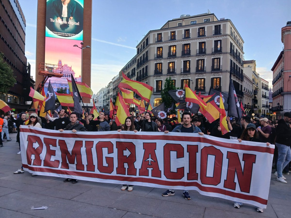 MasRazonqUnSant's tweet photo. Todo listo en Callao
Contra su Invasión #REMIGRACIÓN
#Falange
#FEJONS https://t.co/rxWgquTzcu