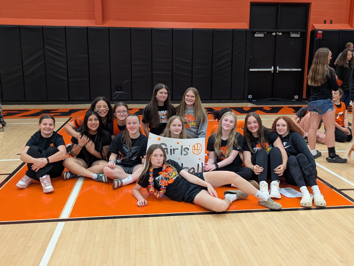 HanoverMiddle's tweet photo. Fun at the HMS Pep Rally! https://t.co/Diyjpzh2G9