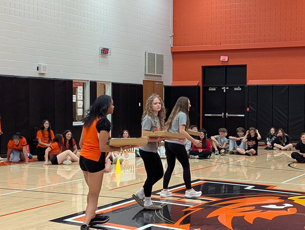 HanoverMiddle's tweet photo. Fun at the HMS Pep Rally! https://t.co/Diyjpzh2G9
