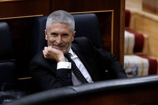 Marlaska; para combatir al narco los recursos más básicos, cero reconocimiento y nulo respaldo, hasta destruir el #OCONSUR.

Trabajan en las condiciones más extremas, jugándose la vida en cada intervención mientras el ministro se ríe en su cara miserablemente.

#MarlaskaDimision