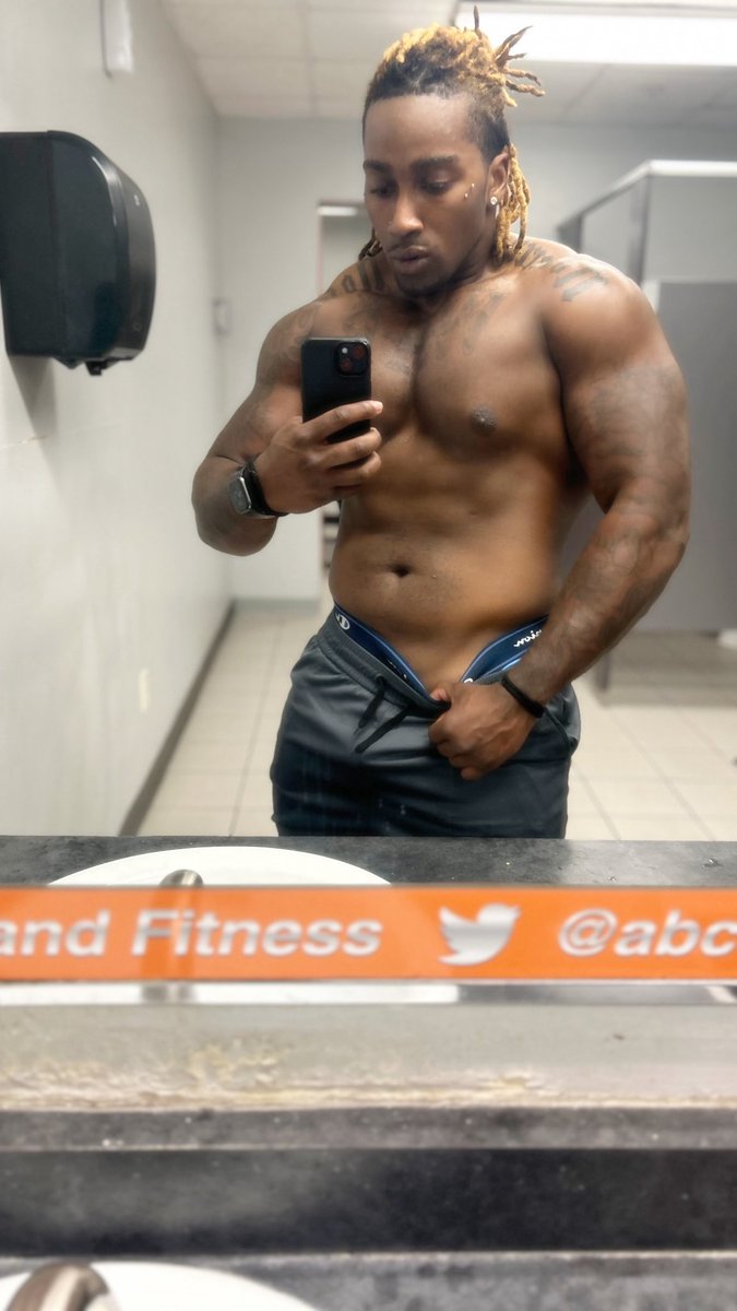 NicholasWhyteFB's tweet photo. D1 JUCO EDGE / LB
Hudson Valley Community College
12+ Offers
 
6’1 235
3.3 GPA
8.5 Sacks In 2025
3 Years Of Eligibility (pending waiver)

Built Different.
Dominate, Don’t Compete.
Coaches Tap In.
#jucoproduct #edge #linebacker #dline #cfb https://t.co/lUMxm6dXV3