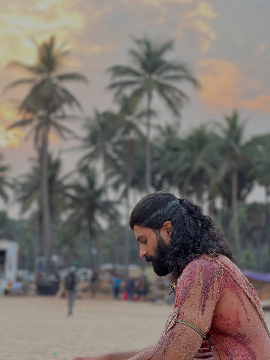 ViroshTrends's tweet photo. Happy Birthday Boss @TheDeverakonda 🥳🥂 

#VijayDeverakonda #HBDVijayDeverakonda https://t.co/c1HqFr2rVL
