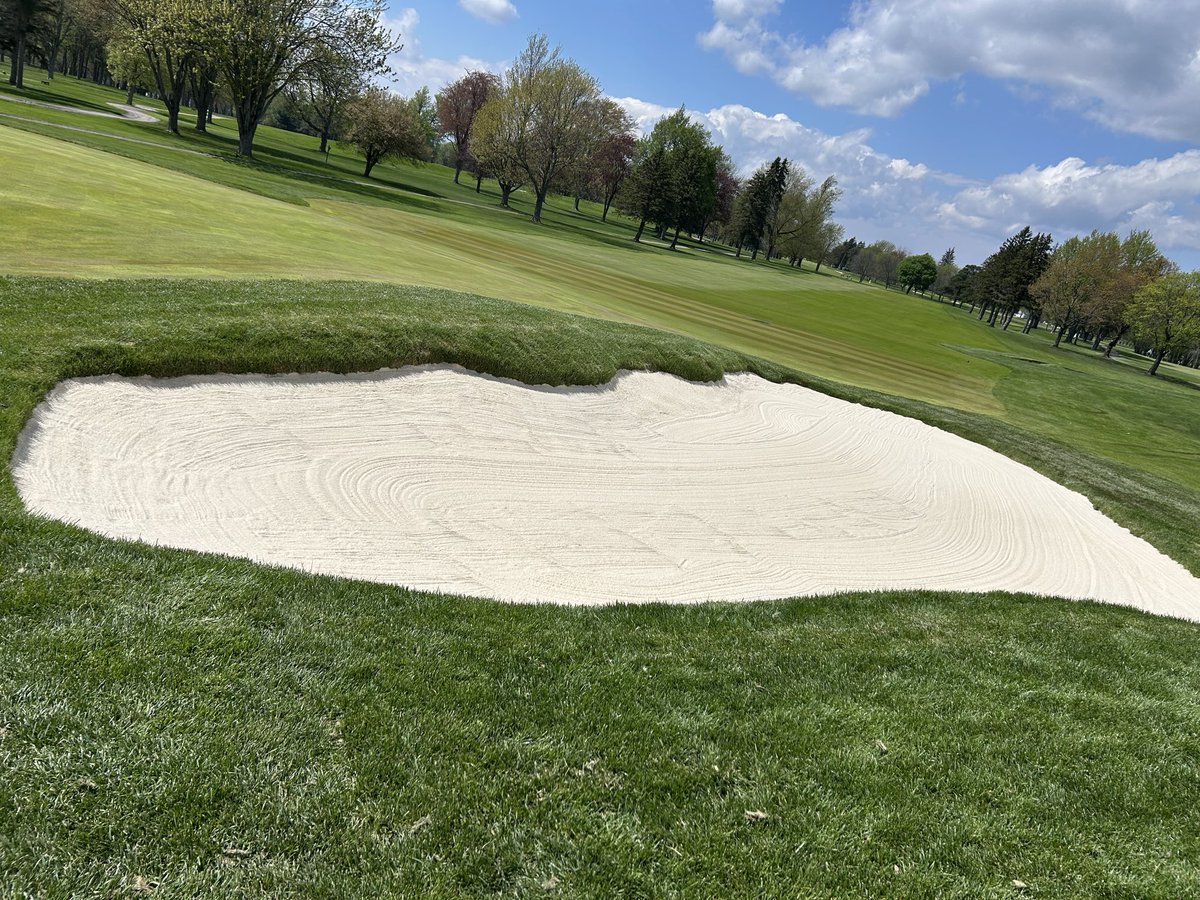 AdamElliotMis's tweet photo. New bunkers getting sand installed.  Sand delivered at 10:00am done at 12:15pm. Great staff! When in doubt use @ProAngleOhio  the best! @GoringRob  The @MMungeam bunkers look good with sand in them! @TransitValleyCC https://t.co/DMlTBzFilu