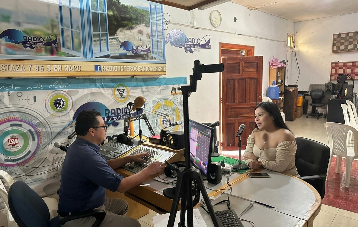 PastazaCJ's tweet photo. 📻 #CJEnMedios 
En “La Judicatura con la Ciudadanía”, Tatiana Frías, jueza de paz de #Mera,  informó que en este año se han atendido 52 casos, principalmente relacionados con conflictos vecinales y comunitarios, priorizando el diálogo.
Entérate: https://t.co/KMy9am7f9E https://t.co/fspJuicgX9