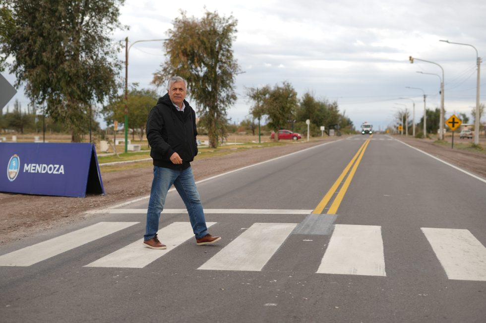 InfraMza's tweet photo. El Gobernador Cornejo inauguró la reconstrucción de la RP 171 🚧, clave para el desarrollo productivo del Sur mendocino 🍇🚜 Más info: https://t.co/SXbvtYKXD2 https://t.co/5KkX9gME3e