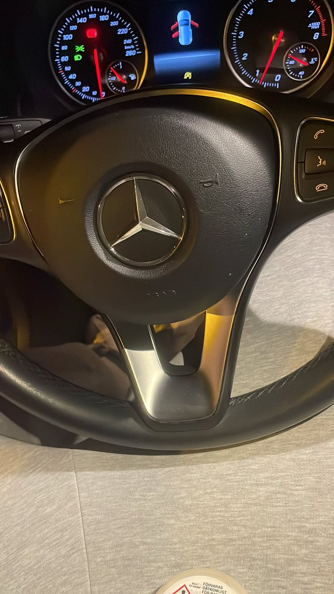 alexftnn's tweet photo. Bon les meufs c’est le dernier appel y’en a déjà 3 en file d’attente mais j’aime bien choisir donc manifestez vous https://t.co/losDdn4LBJ