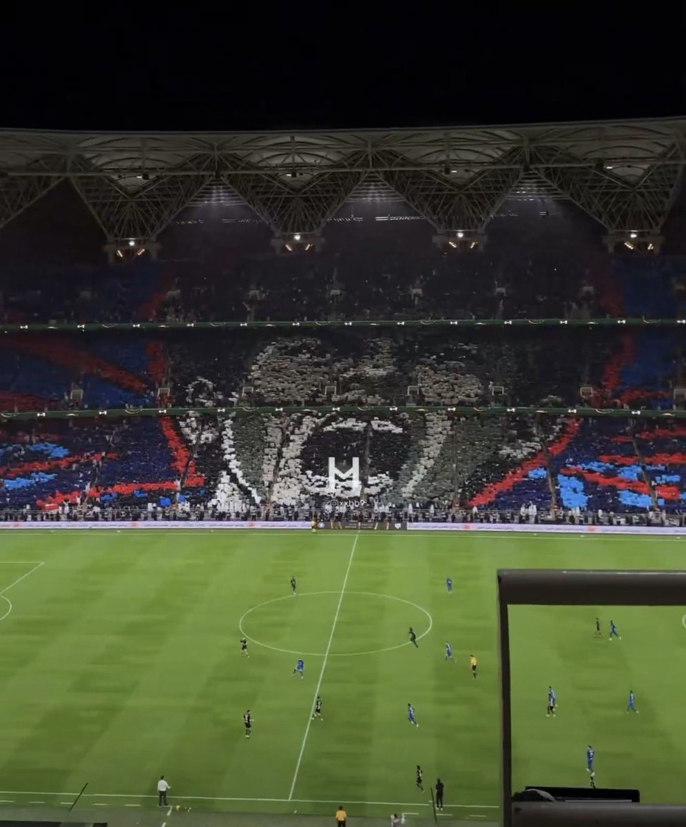 khal3ofi's tweet photo. #الهلال_الخلود
جمهور الهلال رافعين صورة جواو فيليكس في التيفو 🤣 https://t.co/0o1fGqkXmn