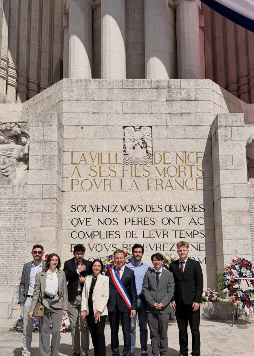 ju_m04's tweet photo. Aux grands Hommes, la patrie reconnaissante. 🇫🇷

Cérémonie du 81e anniversaire de la capitulation du 8 mai 1945 à Nice.

En présence de mes amis de la jeunesse de droite niçoise et des élus locaux 🔴⚫️

Une pensée à toutes les femmes et hommes tombés durant ce conflit https://t.co/nOKFUlU3HD