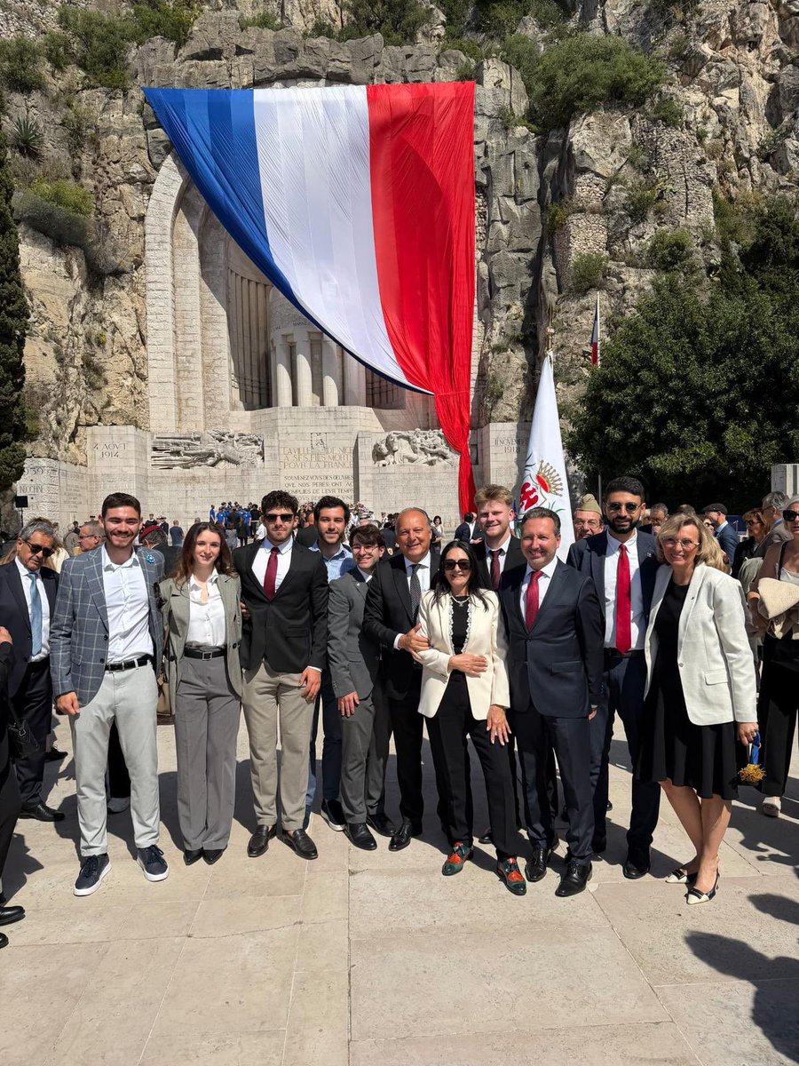 ju_m04's tweet photo. Aux grands Hommes, la patrie reconnaissante. 🇫🇷

Cérémonie du 81e anniversaire de la capitulation du 8 mai 1945 à Nice.

En présence de mes amis de la jeunesse de droite niçoise et des élus locaux 🔴⚫️

Une pensée à toutes les femmes et hommes tombés durant ce conflit https://t.co/nOKFUlU3HD