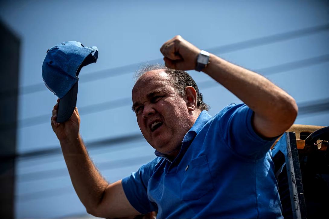 🚨Estas son las cortitas de hoy viernes 08 de mayo de 2026

RAFAEL LÓPEZ ALIAGA
Una vergüenza

Lo del candidato Rafael López Aliaga ya es por demás lamentable. No se cansa de lanzar insultos y de incendiar la pradera. En su último discurso ante un grupito de simpatizantes se