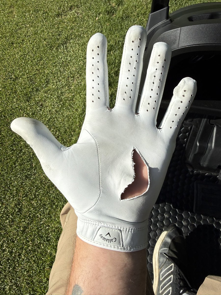 BrianCosper1's tweet photo. @CallawayGolf wtf is this bud, just pulled it out the plastic today. https://t.co/ZAXCQHMLU3