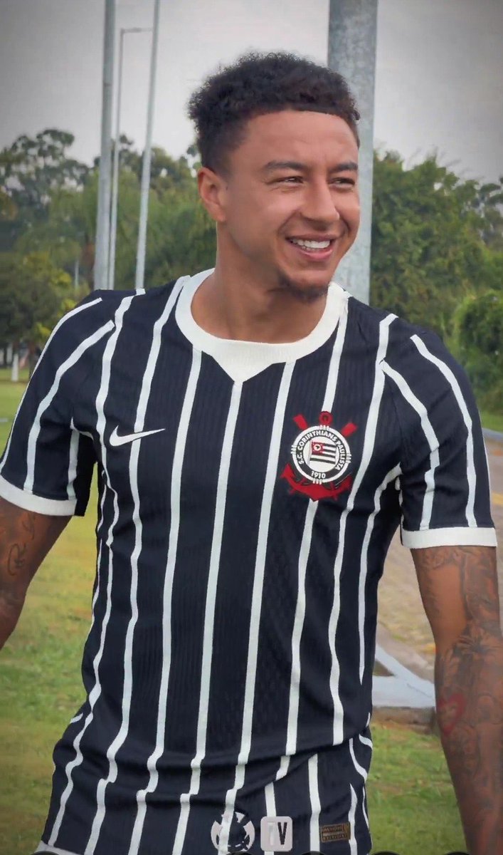 loucosdobandoo's tweet photo. Essa camisa do Corinthians é a coisa mais linda que já vi em toda minha vida https://t.co/H4bU22TELl