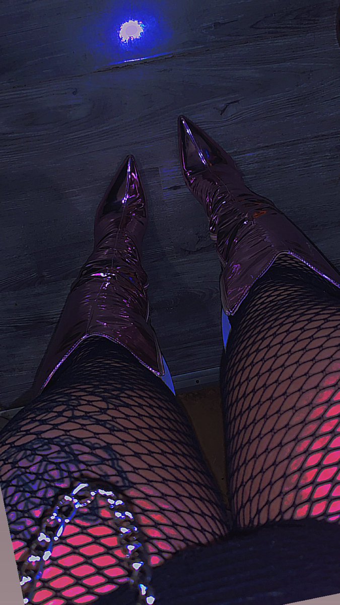 NaughtyScottyXX's tweet photo. Send tribute for attention ! Then massge me ! #findom #findomgoddess #findomdrains #findombrat #brat #sub #slave #simp #Paypigs #footslave #findomgoddes #soles #feetworshi̇p #heels #thighhighboots #selling #loser #model #scottish #sale https://t.co/kJXnsMBcvN