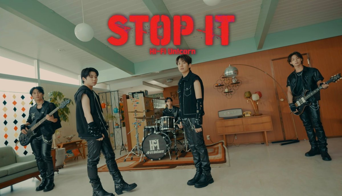 かっこよかった✨
本当にかっこよかったんだけど、#DREAMING 用のセットではなくて？

#Stop_It  PV
youtu.be/0gtGteEIOqk 

#DREAMING  PV
youtu.be/Wf7PVHQlQTo

#FIRST_MOVE #HiFiUnicorn #HFU #HiFiUnicorn_FIRST_MOVE