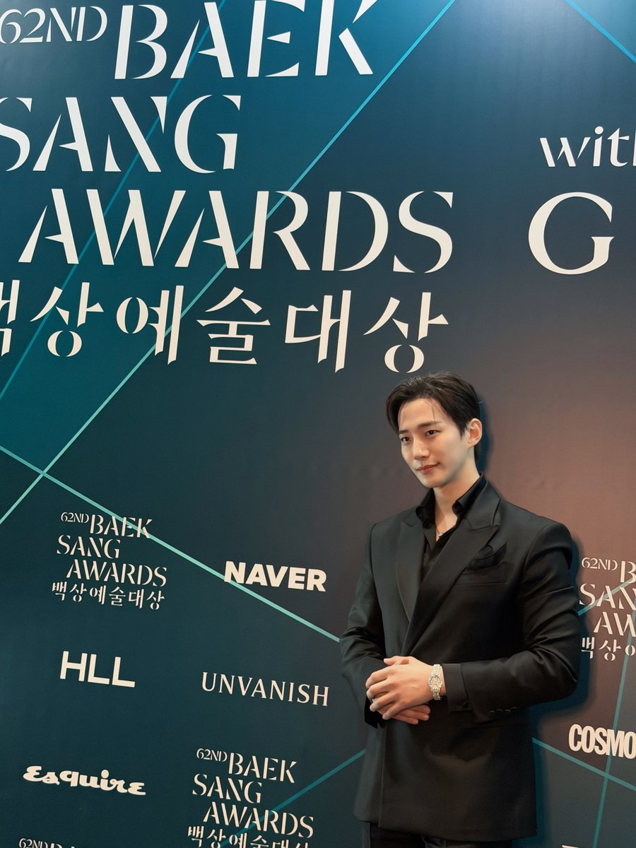 260509 포스트잊 1⃣

LEE JUNHO X Baeksang Awards

제62회 백상예술대상 TV 부문
남자 최우수연기상 후보로 참석한 오늘의 이준호 📸
instagram.com/p/DYFT7mwgXGP

#준호 #JUNHO #이준호 #LEEJUNHO