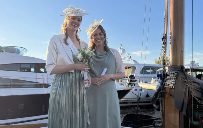 De_Grouster's tweet photo. Zussen Christien en Janneke Liemburg zijn Sylkeninginne en hofdame 2026

https://t.co/raWnqJIDlw https://t.co/LdpOLiq9Im