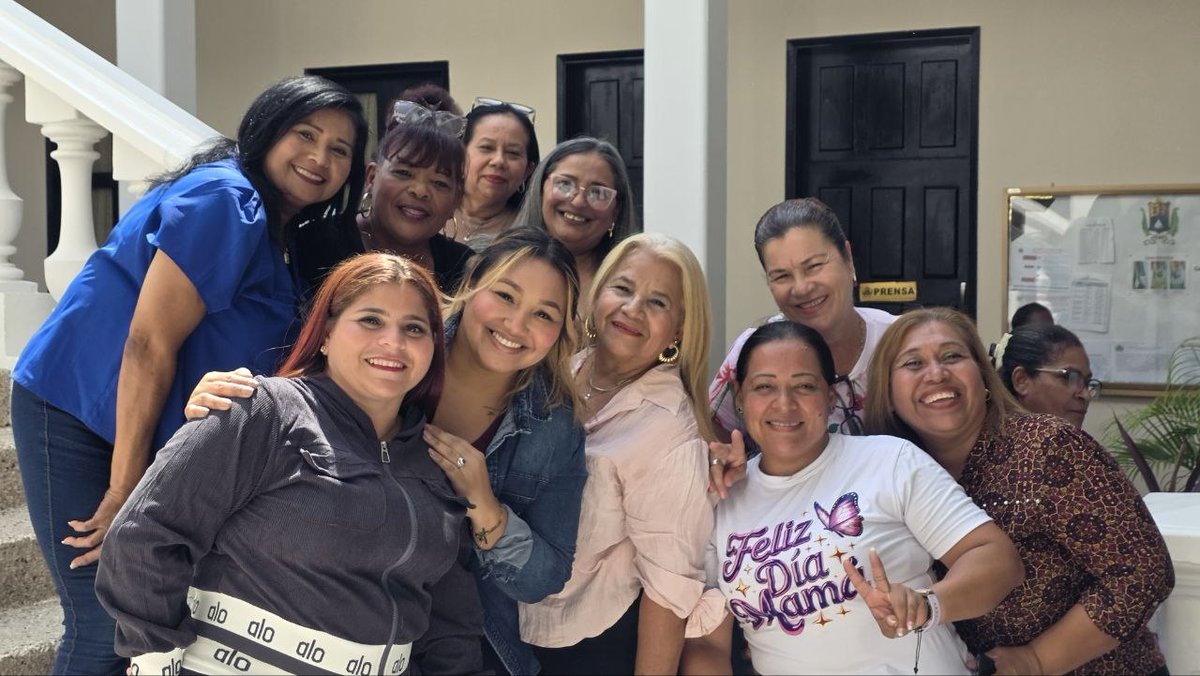 Clezulia's tweet photo. Detalles que llenan al alma: CLEZ celebró el Día de las Madres con agasajo para su personal  https://t.co/xw9YkV0yR9 https://t.co/UuLQlpeUVs