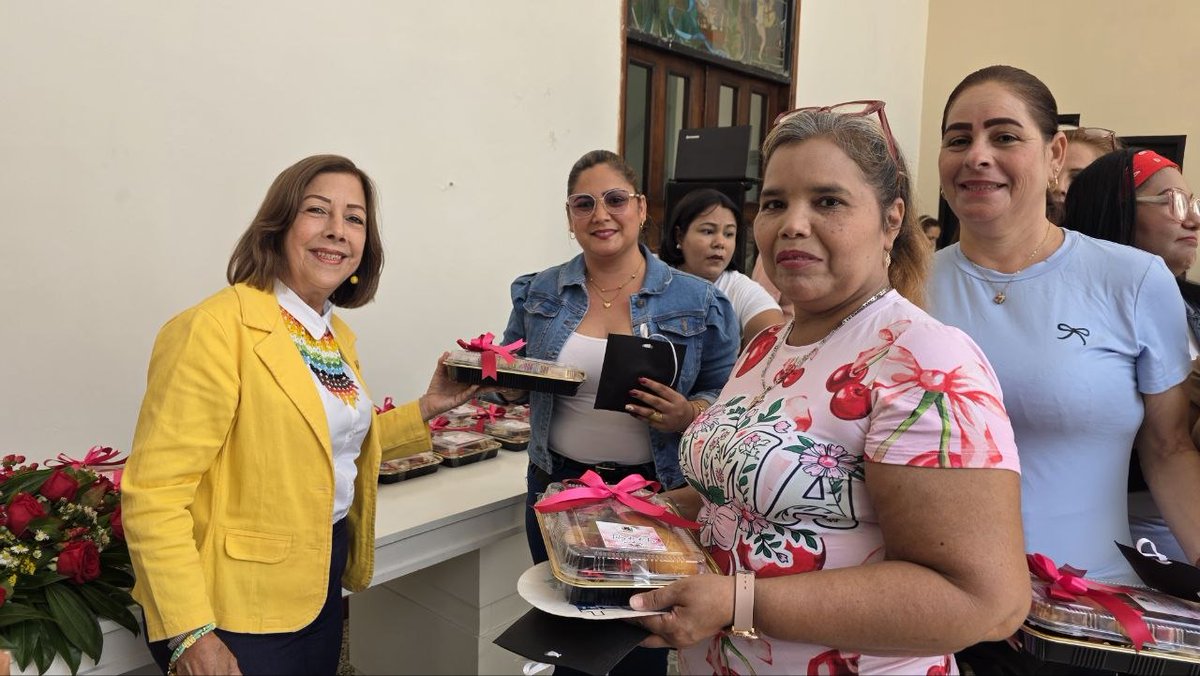 Clezulia's tweet photo. Detalles que llenan al alma: CLEZ celebró el Día de las Madres con agasajo para su personal  https://t.co/xw9YkV0yR9 https://t.co/UuLQlpeUVs