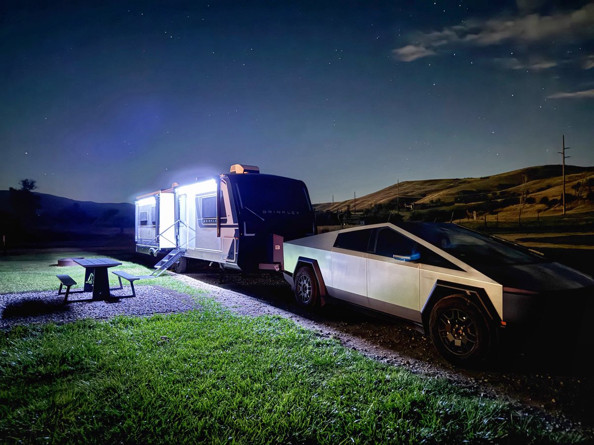 Geoffnel's tweet photo. @cybertruck https://t.co/tHUk46bDQQ