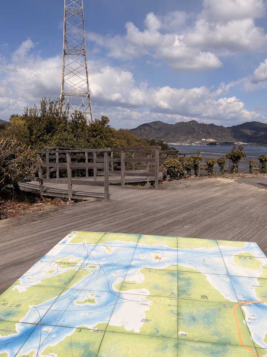 Kenneth_KHW's tweet photo. 大久野島の山頂で床に設置された、瀬戸内海芸陽諸島の地図
気になるポイントは、海の深度まで表示されているところ
#MapsInTheWild https://t.co/YsnVNIBjWu