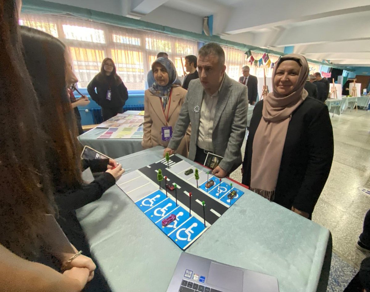 Osmangazi_MEM's tweet photo. İlçe Şube Müdürü Mehmet Toksoy,

Bursa Kız Lisesi öğrencilerimizin hazırladığı TÜBİTAK Bilim Fuarı projelerini yerinde inceledi.

@tcmeb @Ali_Partal @GurhanCokgezer @MetinSEZER_16 https://t.co/0W7zXpEVx0