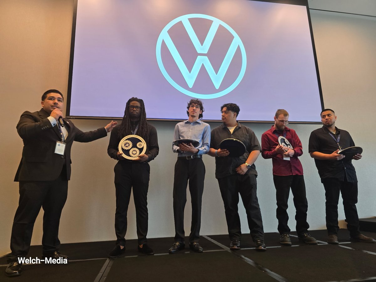 ALEXANDRIAVW's tweet photo. Alexandria Volkswagen is proud to congratulate Demontr’e Sanders on successfully completing The Volkswagen Apprentice Program. This achievement reflects hard work, dedication, &amp; a strong commitment to excellence. #AlexandriaVolkswagen #VWApprenticeProgram #TeamVW #CareerGrowth https://t.co/mQETLxubuz