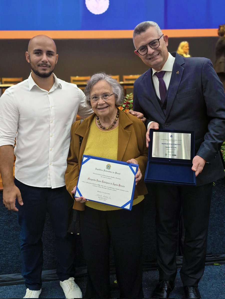 filipysaid's tweet photo. Celebrating with my former advisors after Professor Margarida Aguiar received the @CNPq_Oficial Emeritus Researcher Award. An unforgettable moment in the history of the @Citogenetica laboratory at @usponline @lgn_esalq_usp for Brazilian science. https://t.co/sQjdP2XaW3