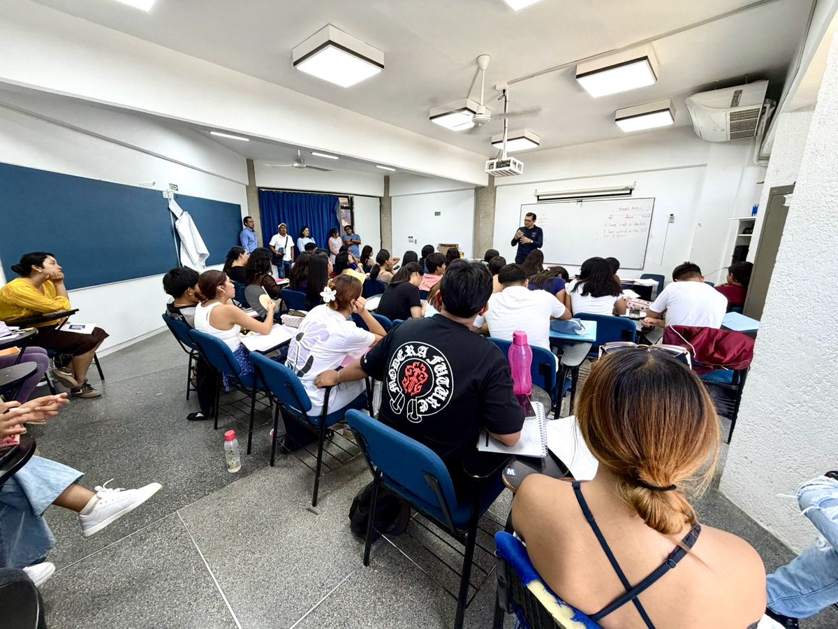 roldelp's tweet photo. Intercambiamos propuestas con las y los estudiantes del Instituto de Ciencias de la Educación, UABJO. 

Hagamos lo improbable, posible. 

#UABJO
#Gratuidad https://t.co/CdKDAyLE9D