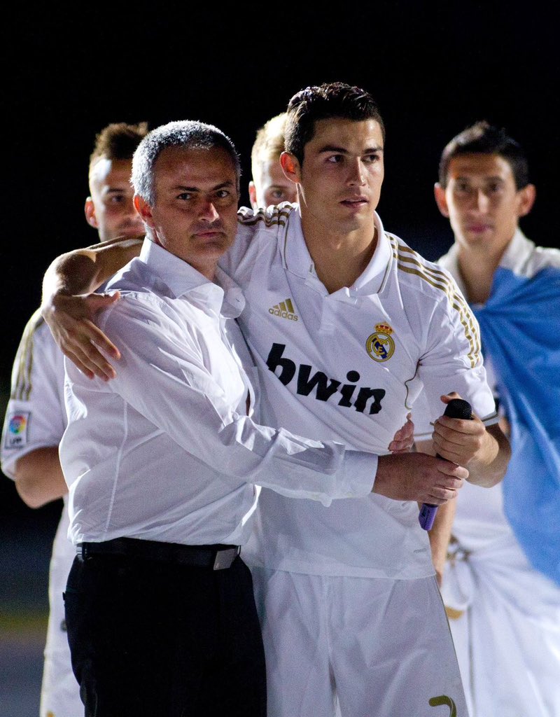 🎙️ Rio Ferdinand on why Jose Mourinho is exactly what Real Madrid need right now:

“What’s happening at Madrid now didn’t just start overnight. The dressing room tension, the ego battles, players wanting bigger roles, senior players clashing… this has been building for a while.