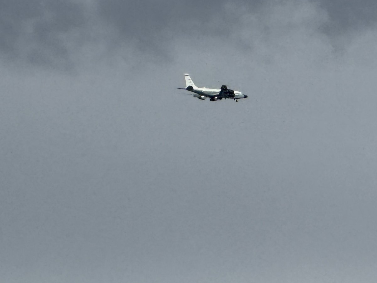 itzw3z907's tweet photo. RC-135s Cobra ball! Landing at JBER Alaska. Better video and pics for you guys @MeNMyRC1 @AirAssets https://t.co/wHYXF72qfZ