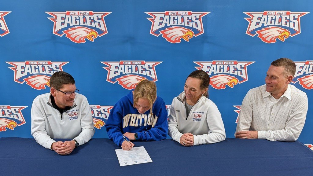 sputnameagles's tweet photo. Congrats to Elise Kendall on signing her letter of intent to swim at Whitman College! 🏊‍♀️ 

#goeagles 🦅#goblues #BreakBeyond https://t.co/o3hPj6MNrm