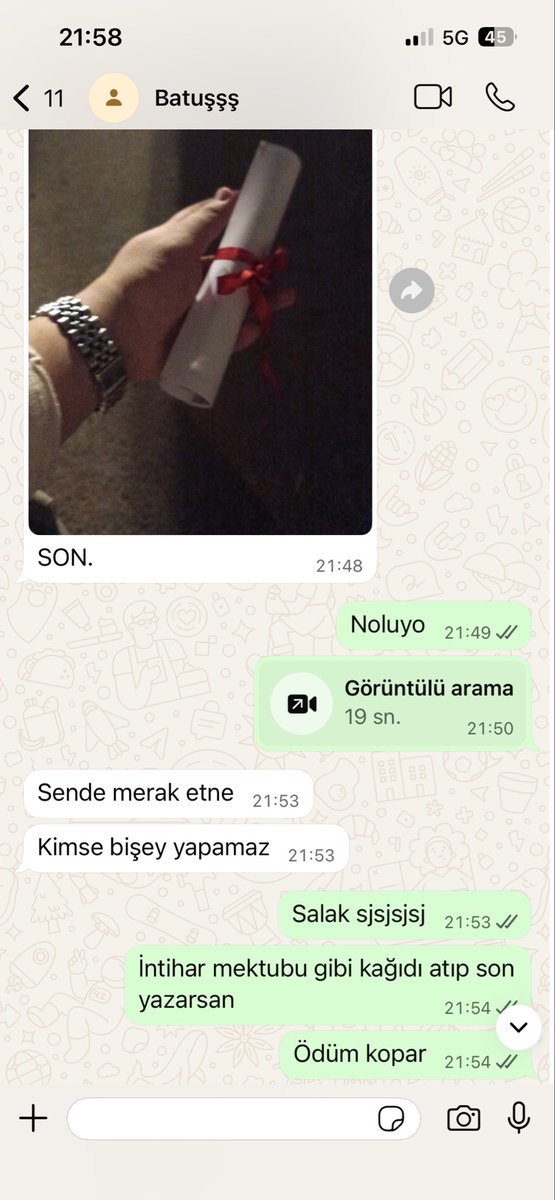 iremmerimi's tweet photo. Lütfen mezun olduğunuzu bu şekilde haber vermeyin sayın 2008’li kardeşlerim, benim gibi anksiyetik zihinliler çok yanlış anlayabilir sjsjsjjs 🚨🚨 https://t.co/ifRO6tS5b7