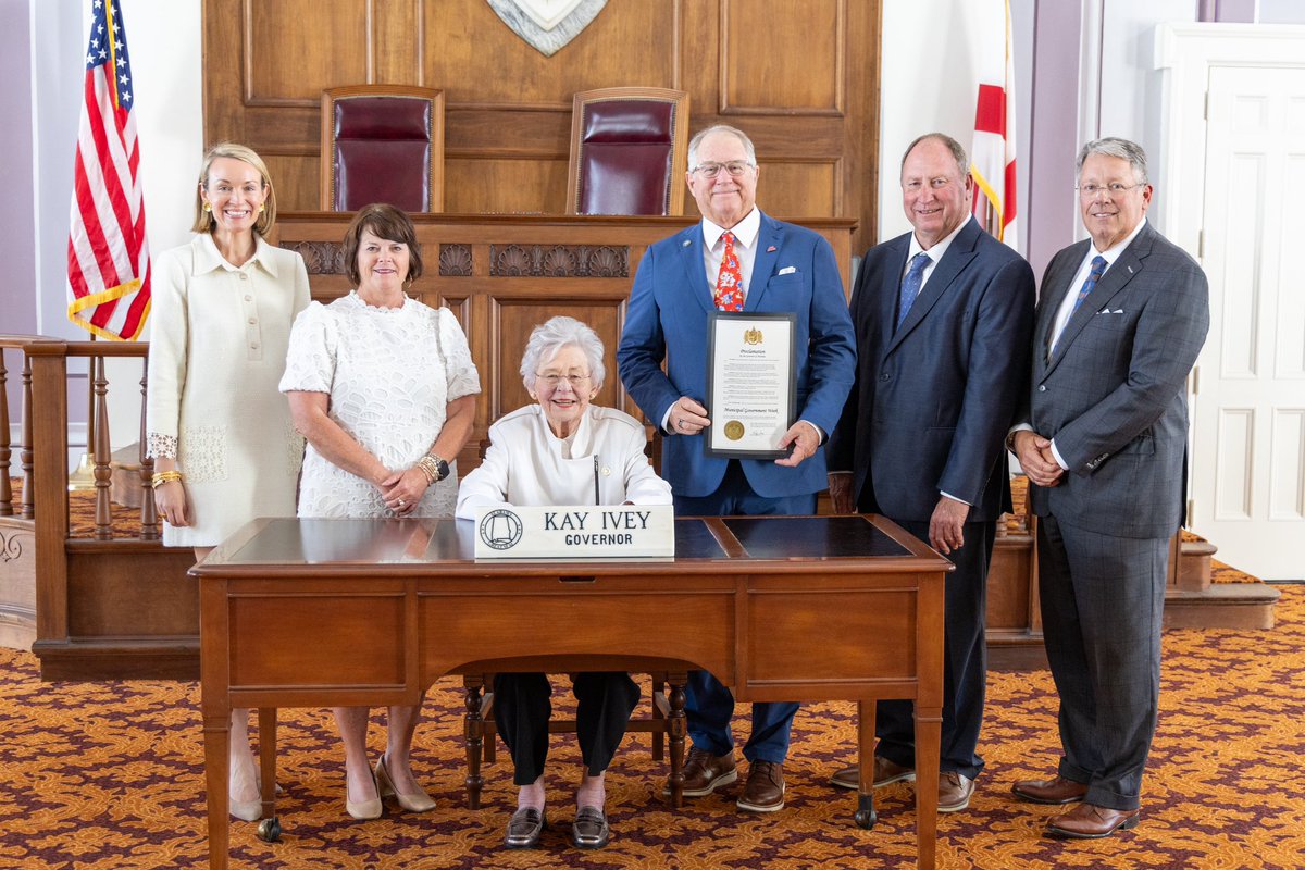 AL_League's tweet photo. .@GovernorKayIvey has proclaimed May 10-16 as Municipal Government Week in AL! The goal of this week is to remind Alabamians of the important role local gov plays in providing essential quality-of-life services. #LiveLocallyAlabama #alpolitics 

Read more: https://t.co/TCxUKEArSA https://t.co/LSqtuHGYOG